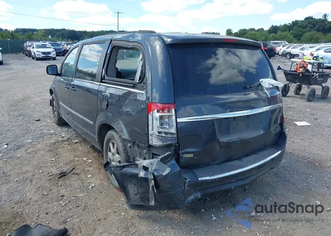 2011 Chrysler Town & Country Touring z USA, uszkodzony, nr VIN 2A4RR5DG2BR664935